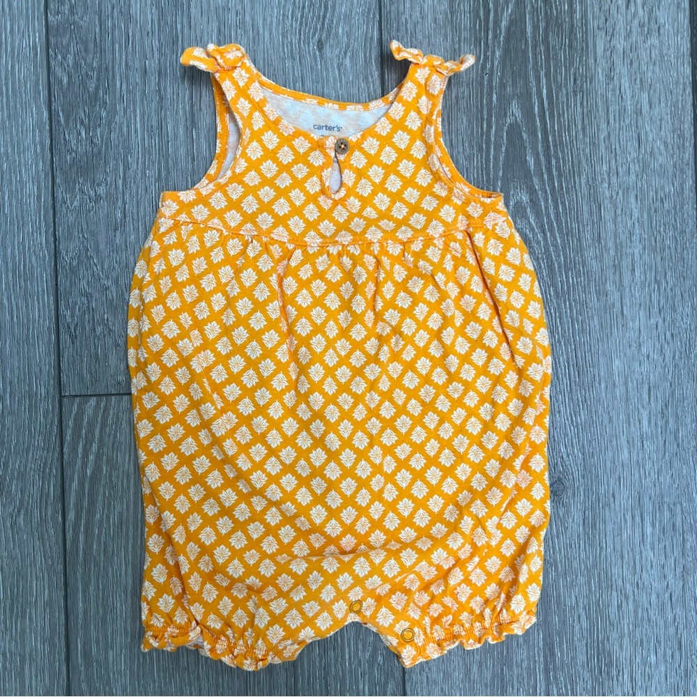CARTERS SLEEVELESS AND SHORTS ROMPER YELLOW 9MO